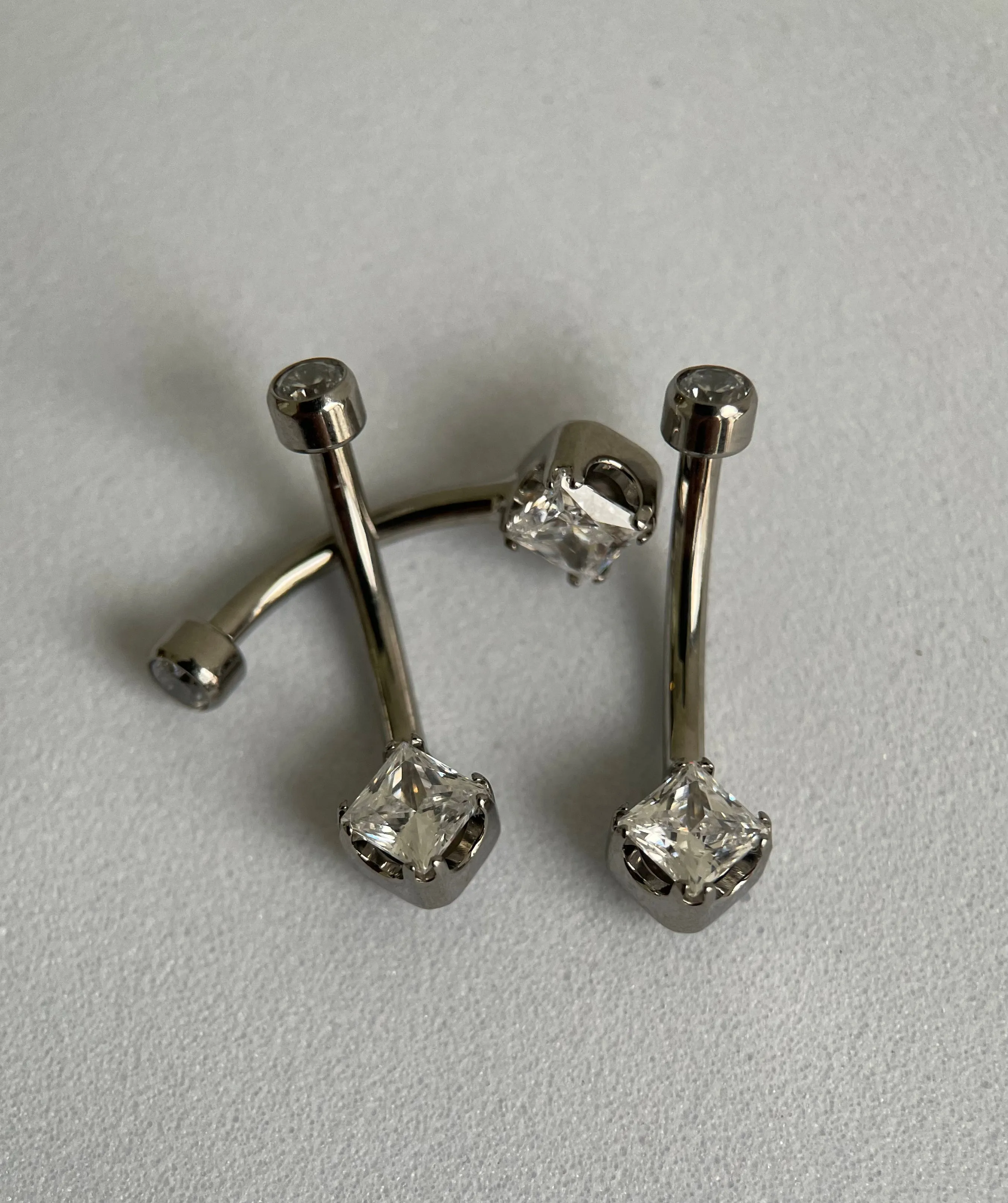 Anatometal Princess-Cut Navel Curve
