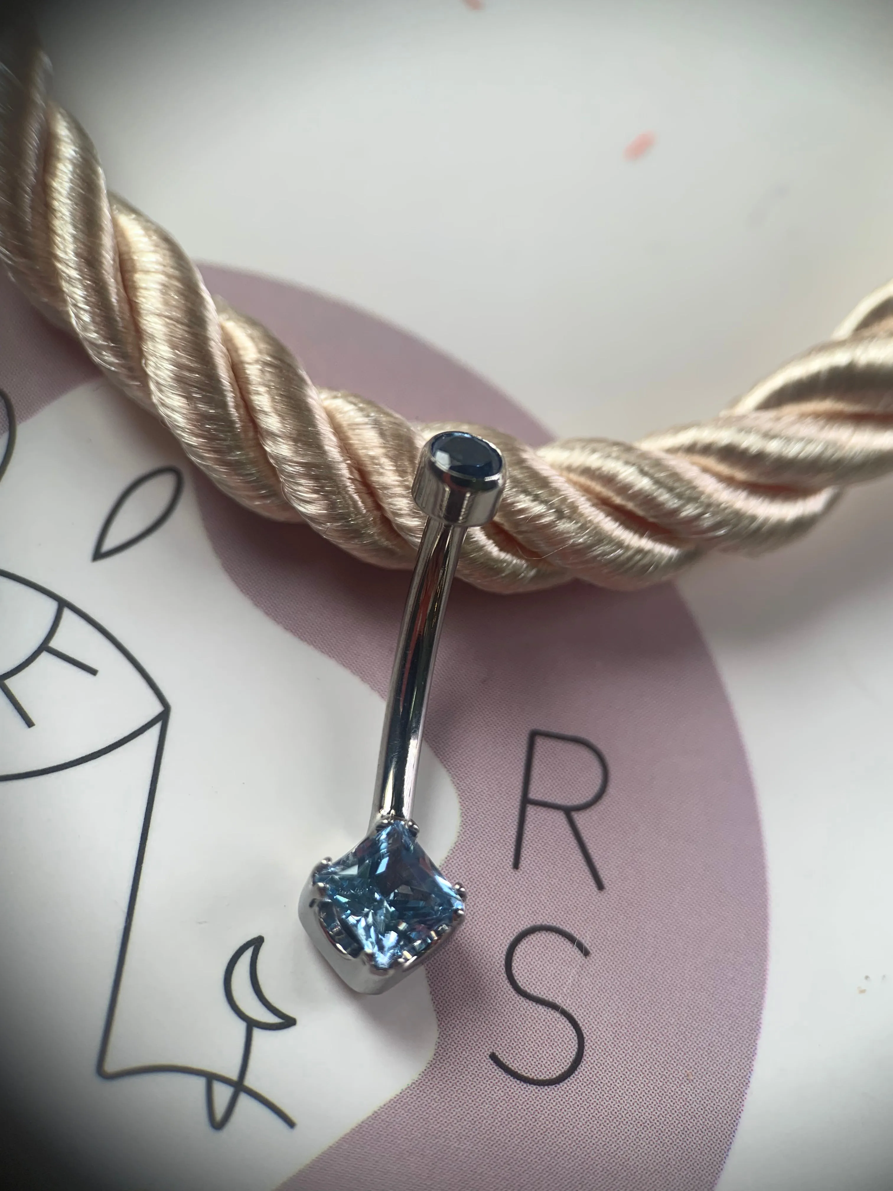 Anatometal Princess-Cut Navel Curve