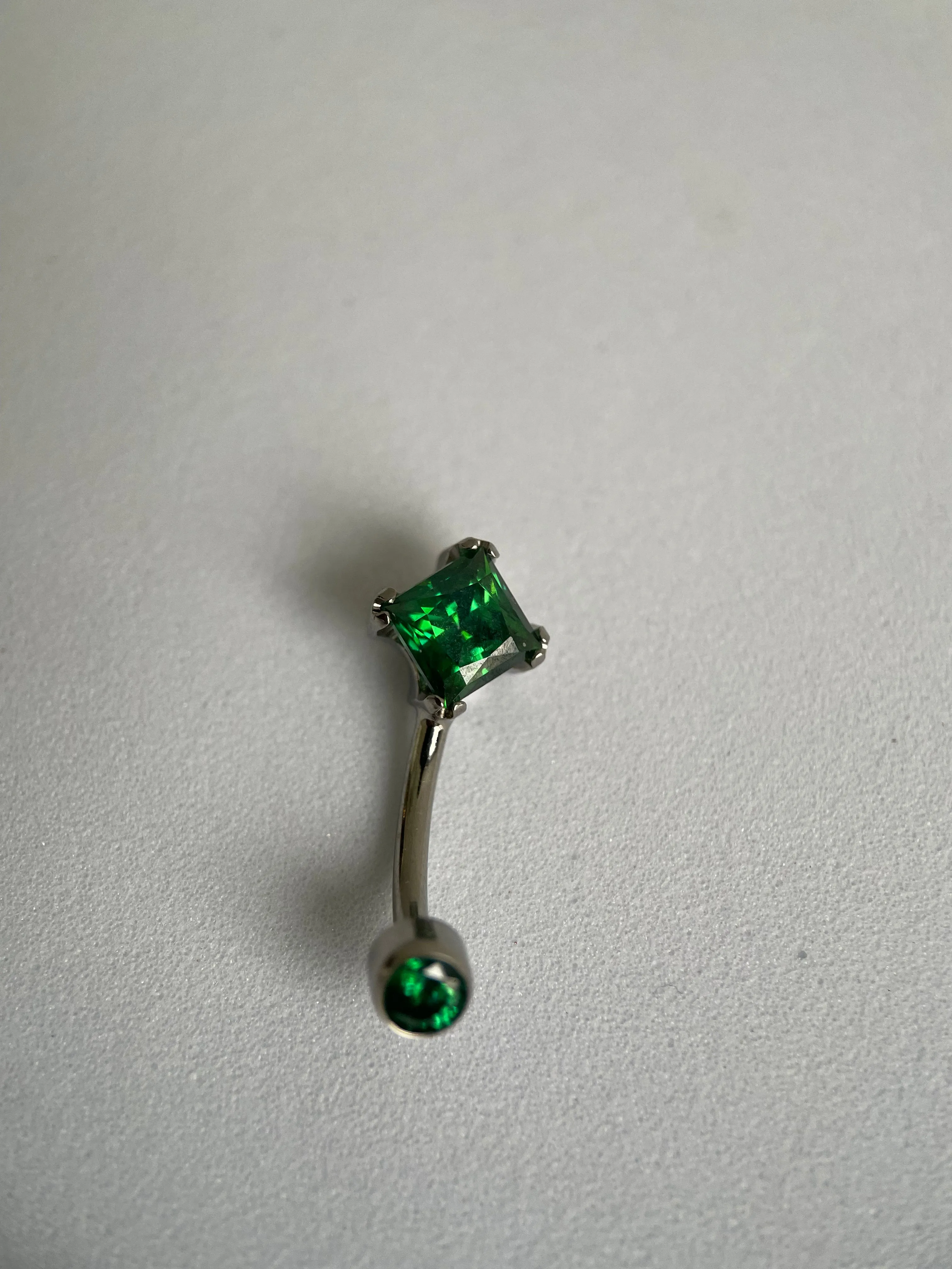 Anatometal Princess-Cut Navel Curve