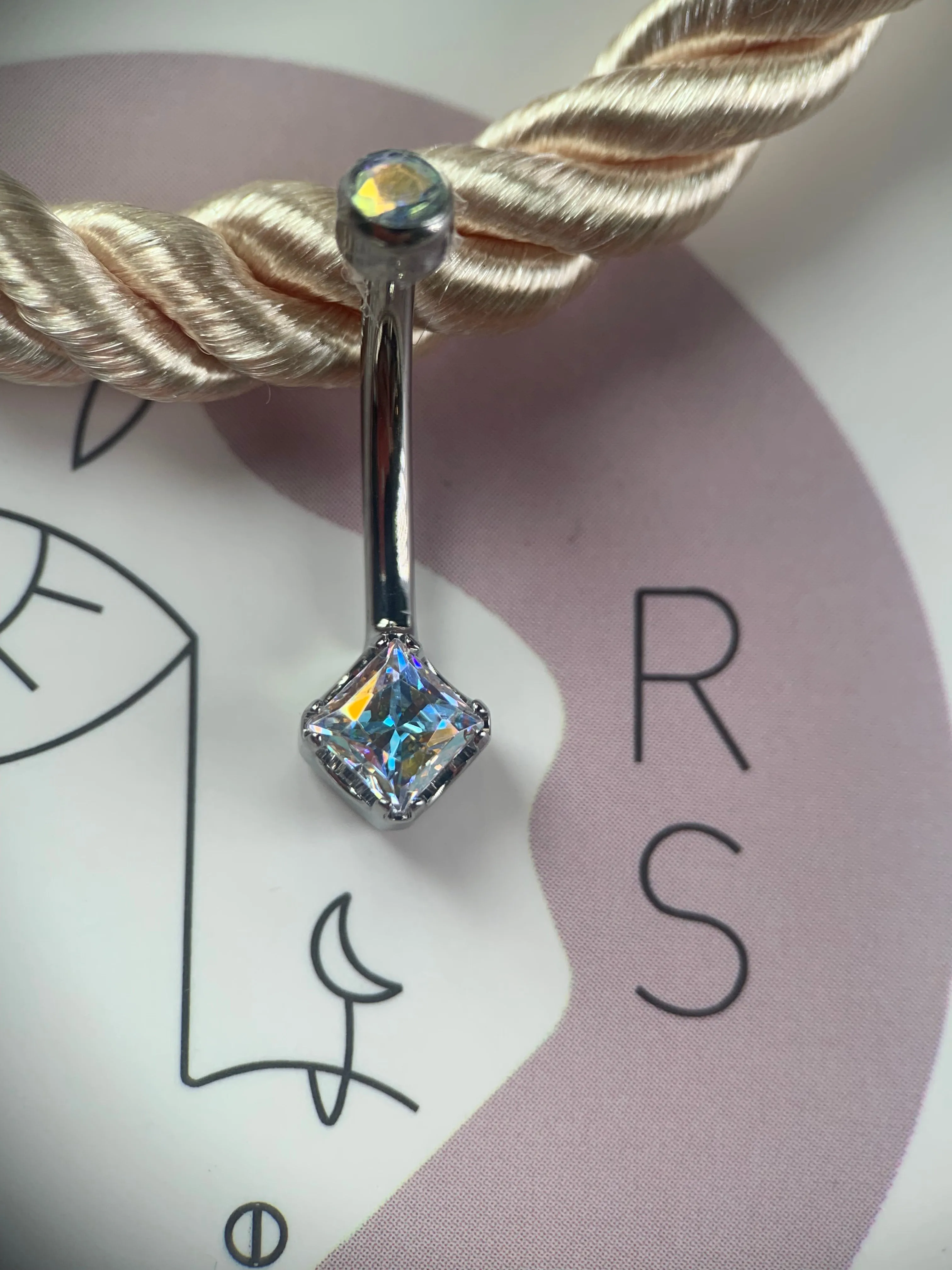 Anatometal Princess-Cut Navel Curve