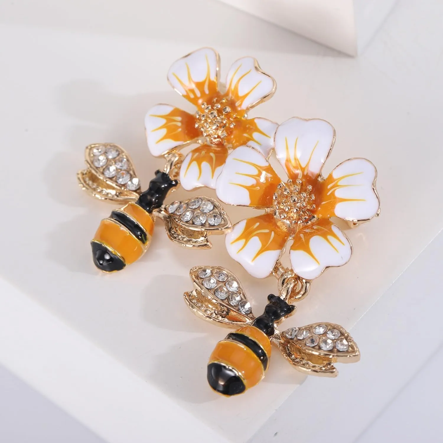 Bee Pin Bee Brooch Retro Fruit Fashion Color Rhinestone Brooch Flower Cute Cartoon Personality Enamel Drip Oil Insect Pin