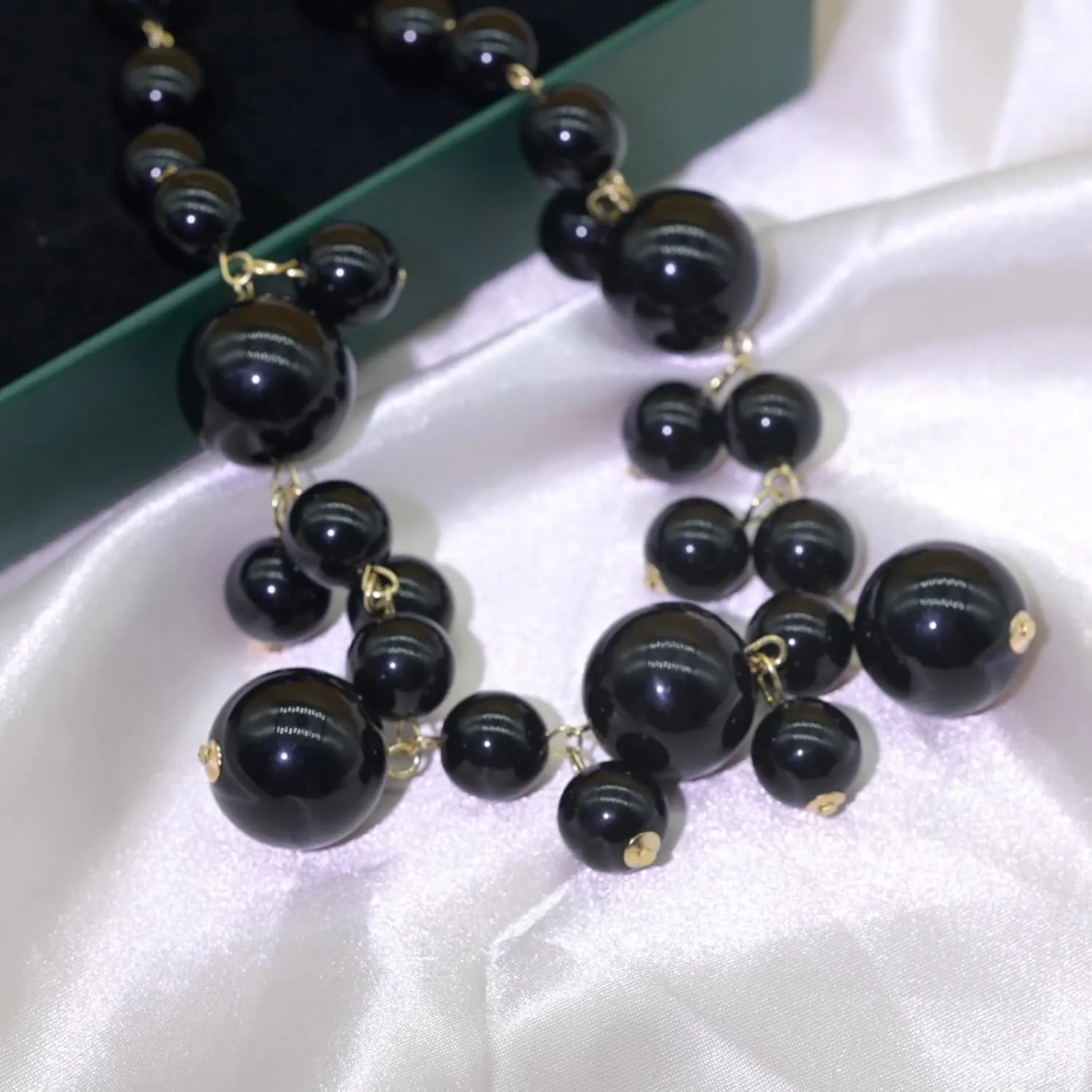 Chunky Pearl necklace for Women Trendy Imitation Pearl Necklace for Women and Men Multi Strand Colorful Plated Beaded Necklace Set