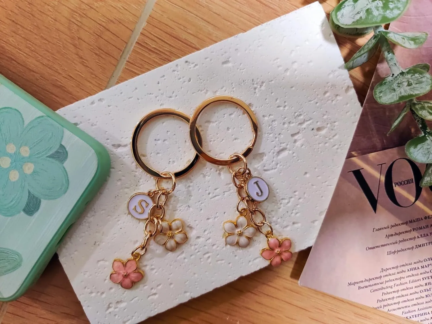 Cute Flower Initial Letter Keychain Bag Charms Keyring Aesthetic Accessories Purse Hangbags Backpacks for Women