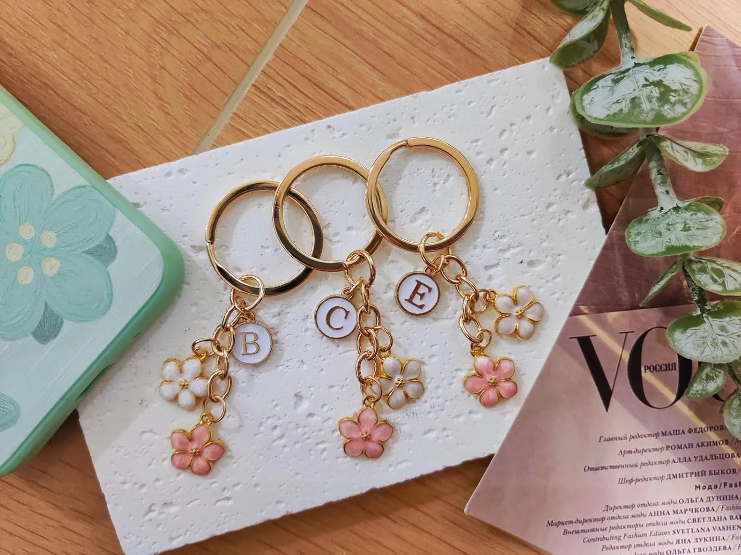 Cute Flower Initial Letter Keychain Bag Charms Keyring Aesthetic Accessories Purse Hangbags Backpacks for Women