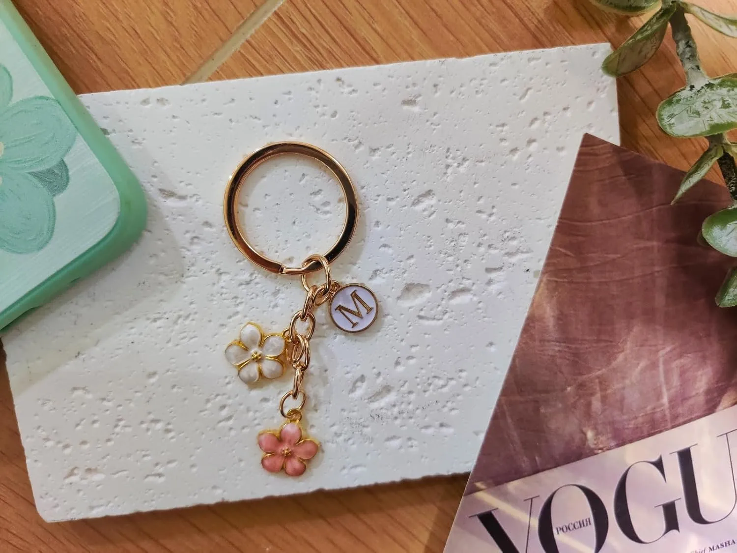 Cute Flower Initial Letter Keychain Bag Charms Keyring Aesthetic Accessories Purse Hangbags Backpacks for Women