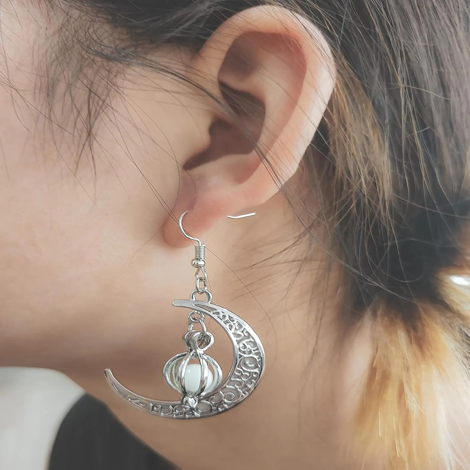 EEQQBZ Glow in The Dark Silver Crescent Moon Earrings - Glowing Blue Moon Charm - Magical Fantasy Fairy Glowing Earrings - Glow Jewelry