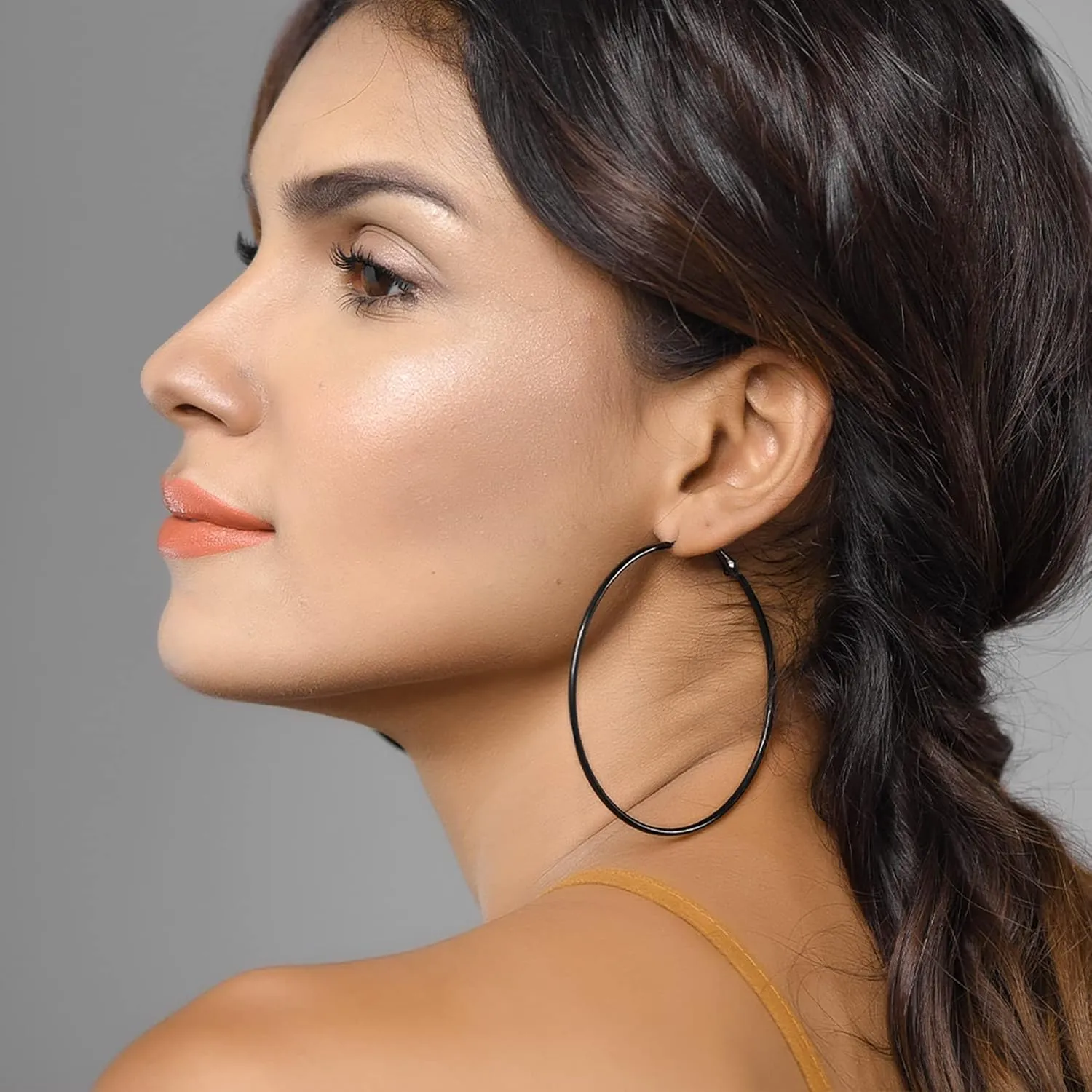 GoldChic Jewelry 1Pair/3 Pairs Classic Medium/Big Round Loop Hoop Earrings, Lightweight Hoop Earrings in Gold/Black/Silver Tone for Women Hypoallergenic Earrings (20/30/40/50/60/70/80/100mm)