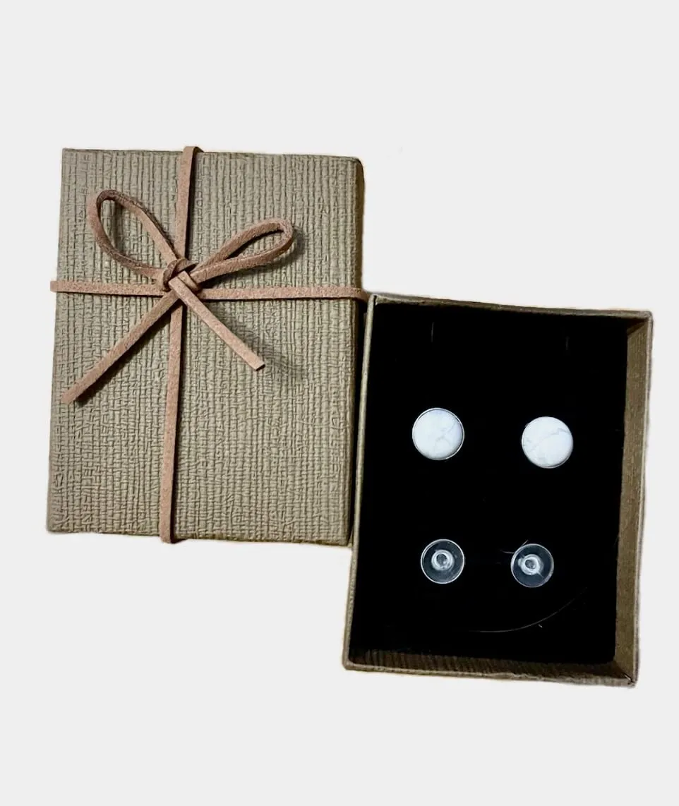 Howlite 12 mm Studs