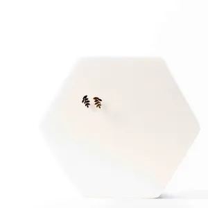 Shiny leaf stud earrings