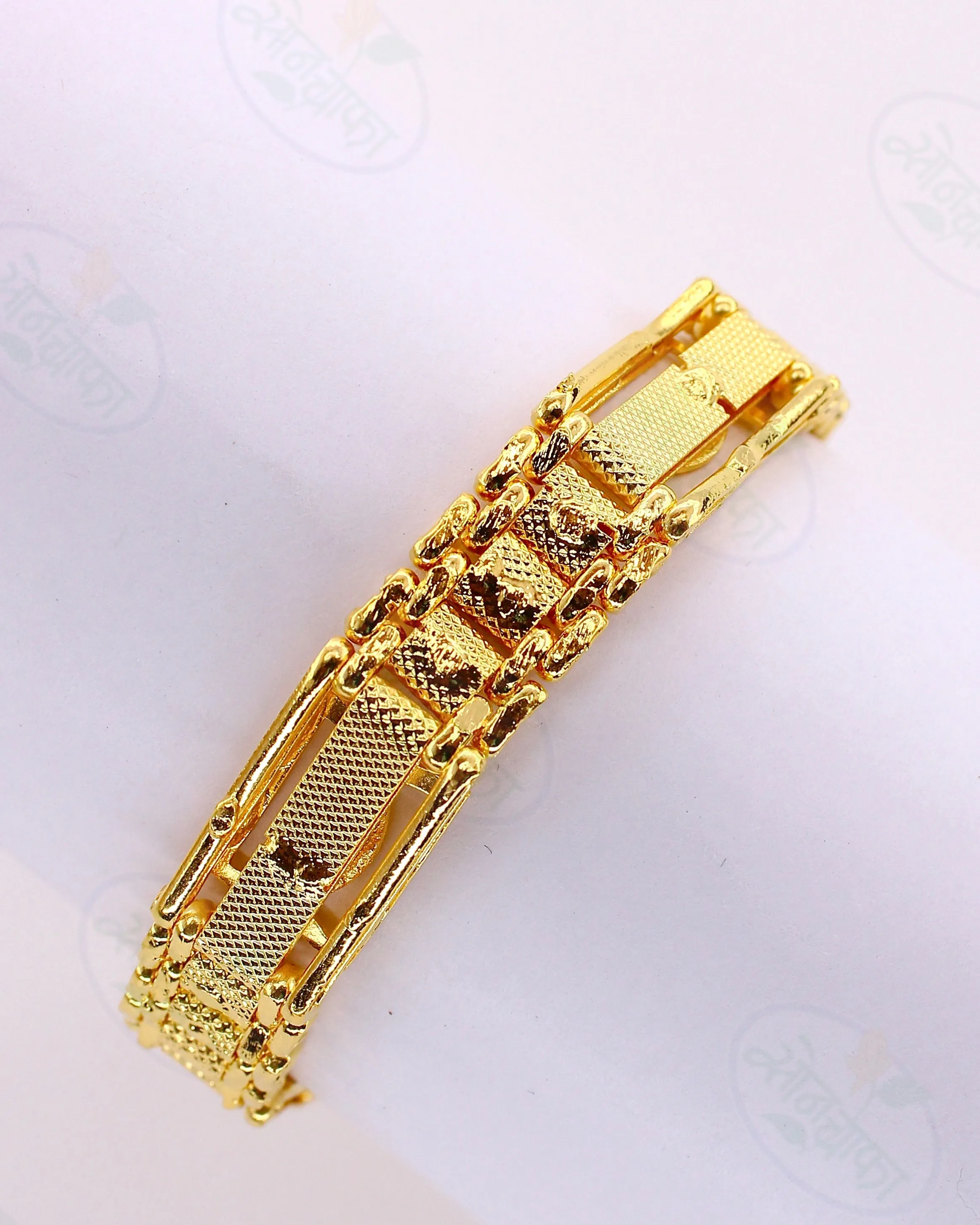 SLEEK GOLD PLATED BRACELET